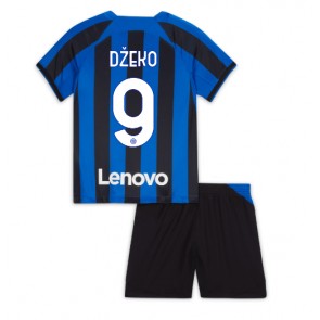 Inter Milan Edin Dzeko #9 kläder Barn 2022-23 Hemmatröja Kortärmad (+ korta byxor)
